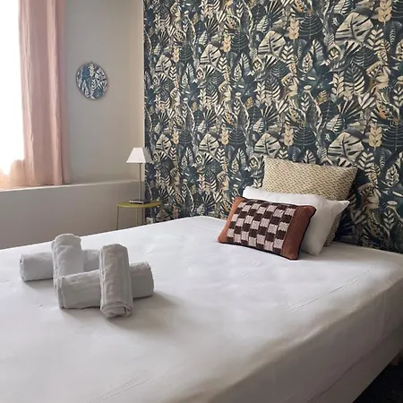 Clair De Lune Hotel *