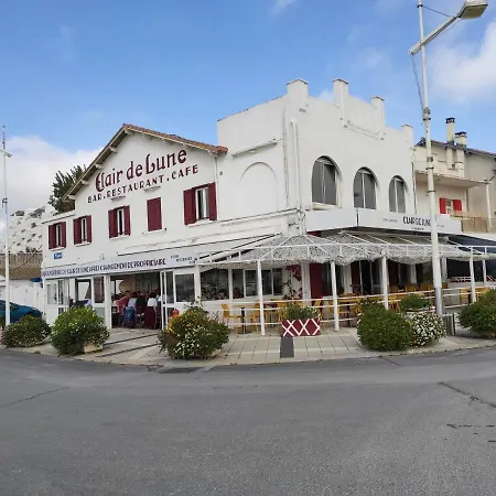 Clair De Lune Hotel